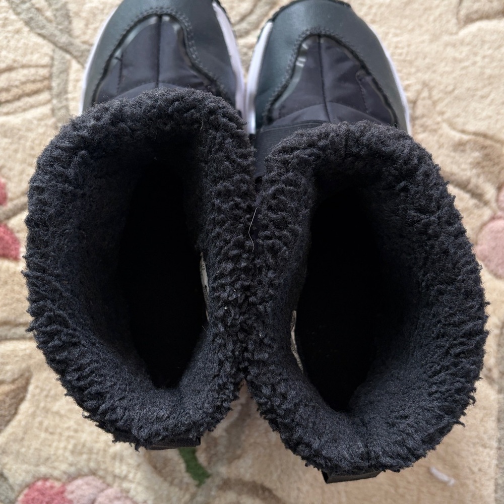Little Kids Nike Fleece-Lined Winter Sneakers (2) - Picture 4 of 8